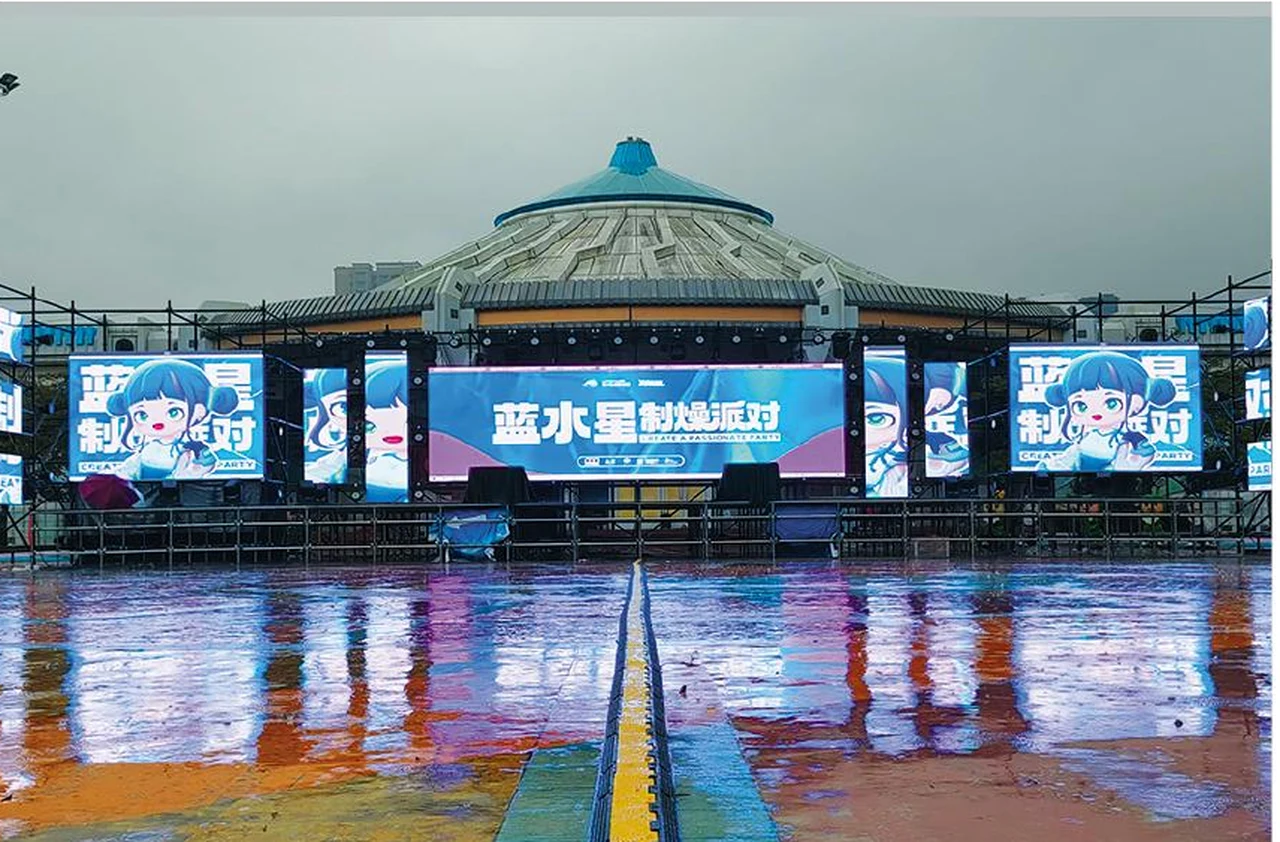 Outdoor event stage — supplier catalogue image