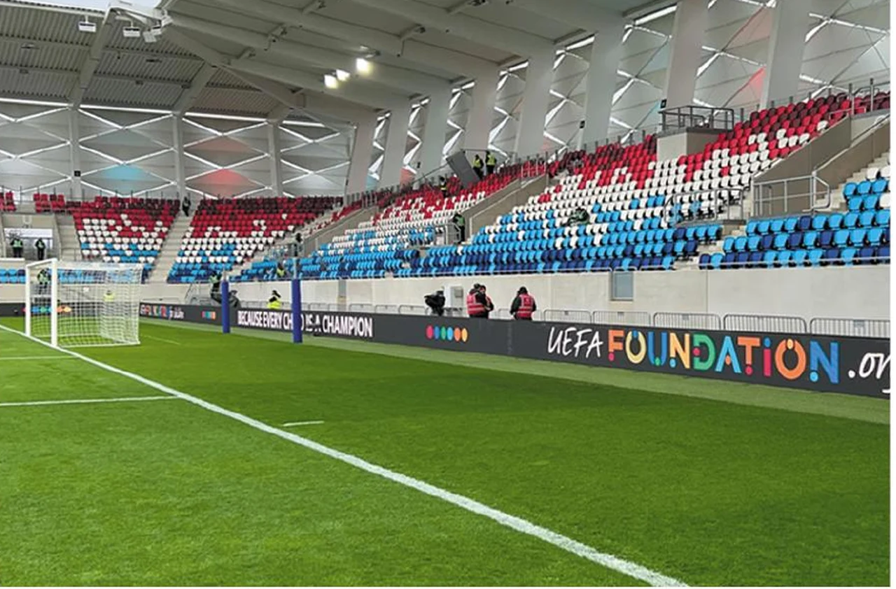 Covered venue perimeter — supplier catalogue image