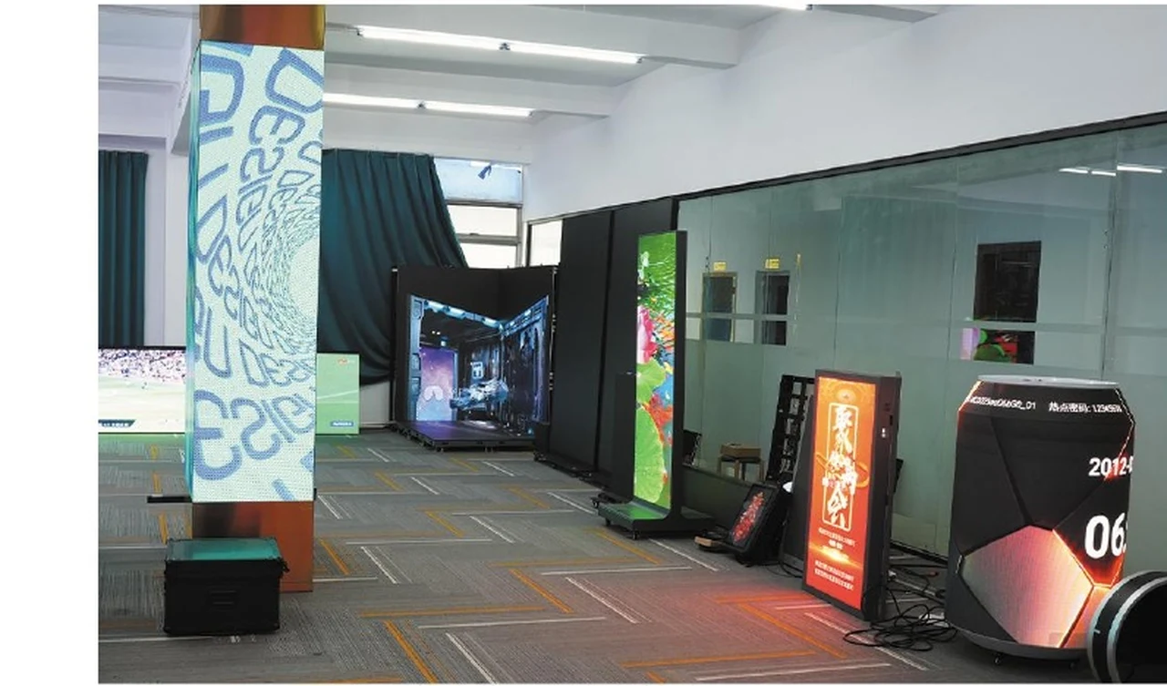 Creative display formats in the product showroom — supplier catalogue image